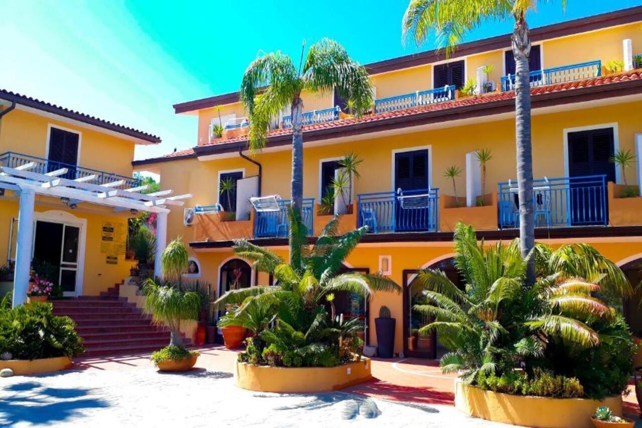 Hotel Grotticelle Capo Vaticano Bagian luar foto