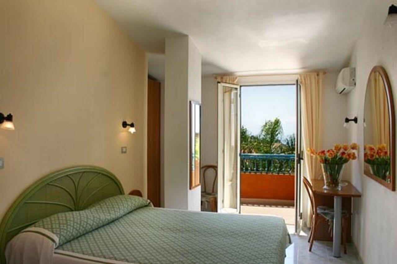 Hotel Grotticelle Capo Vaticano Bagian luar foto