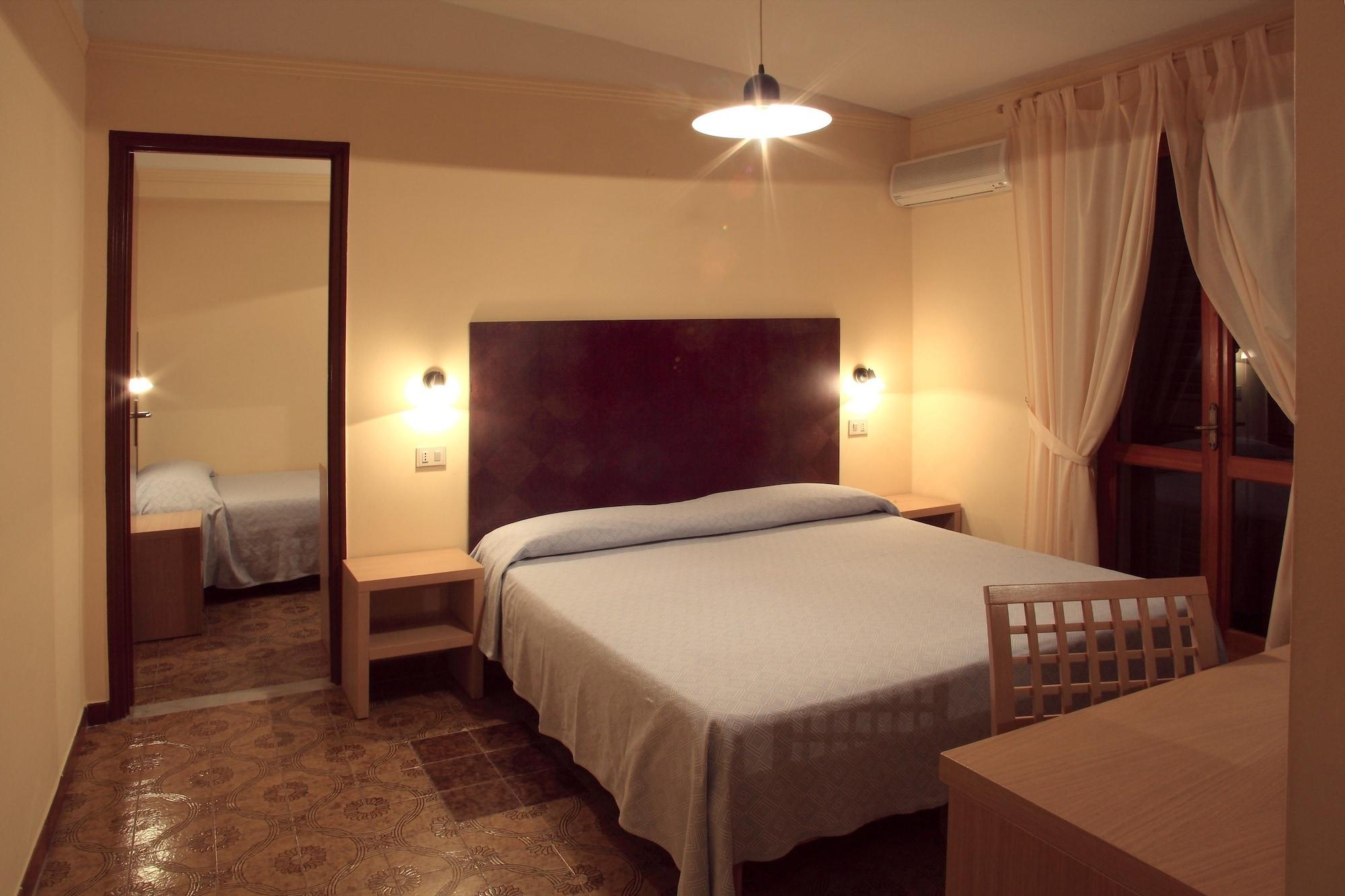 Hotel Grotticelle Capo Vaticano Bagian luar foto