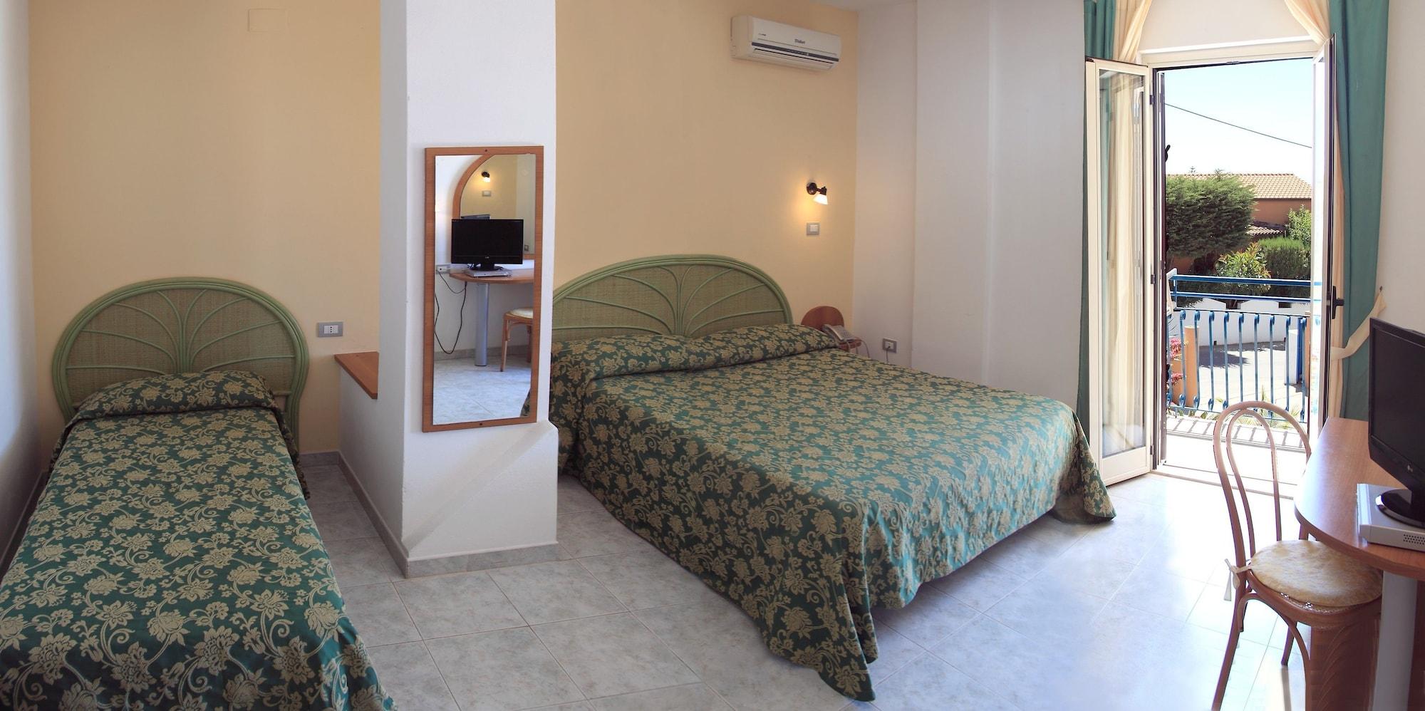 Hotel Grotticelle Capo Vaticano Bagian luar foto