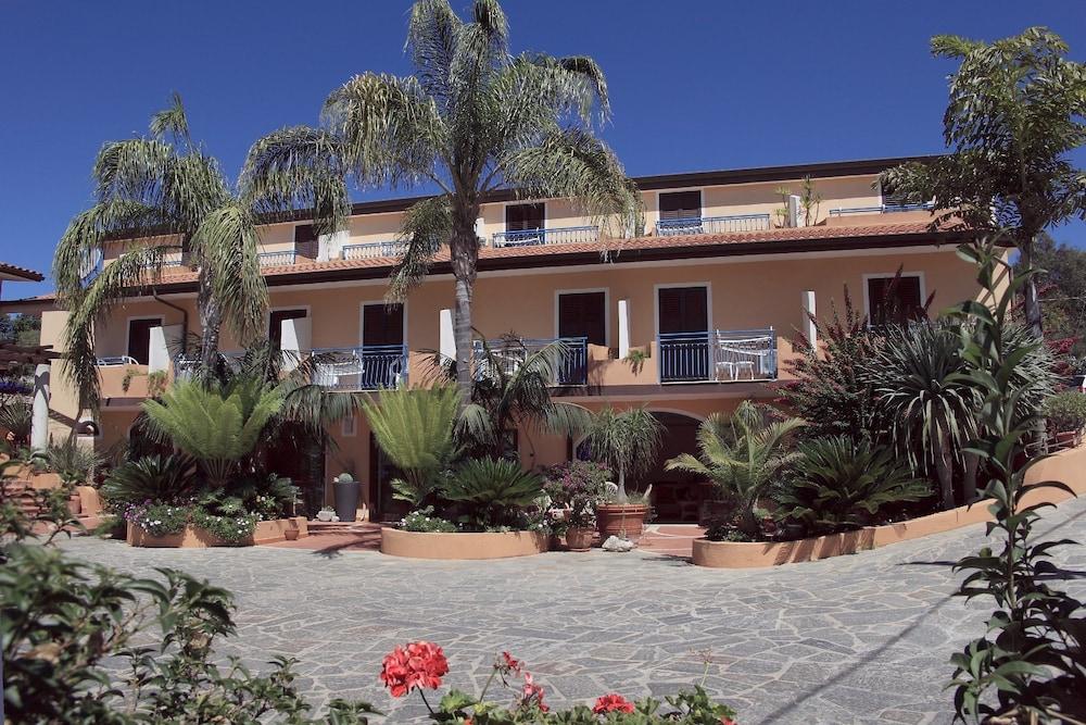 Hotel Grotticelle Capo Vaticano Bagian luar foto