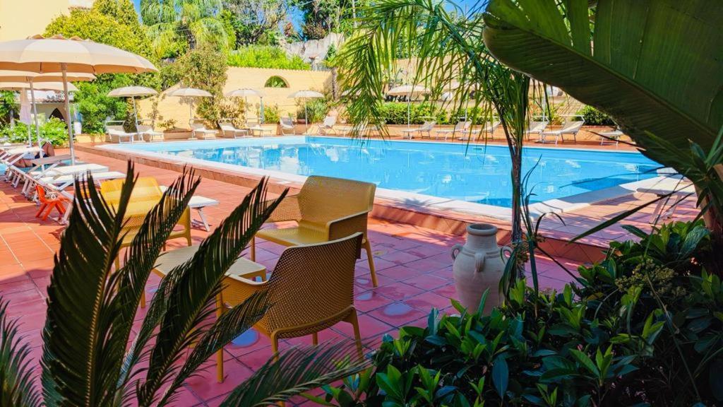 Hotel Grotticelle Capo Vaticano Bagian luar foto