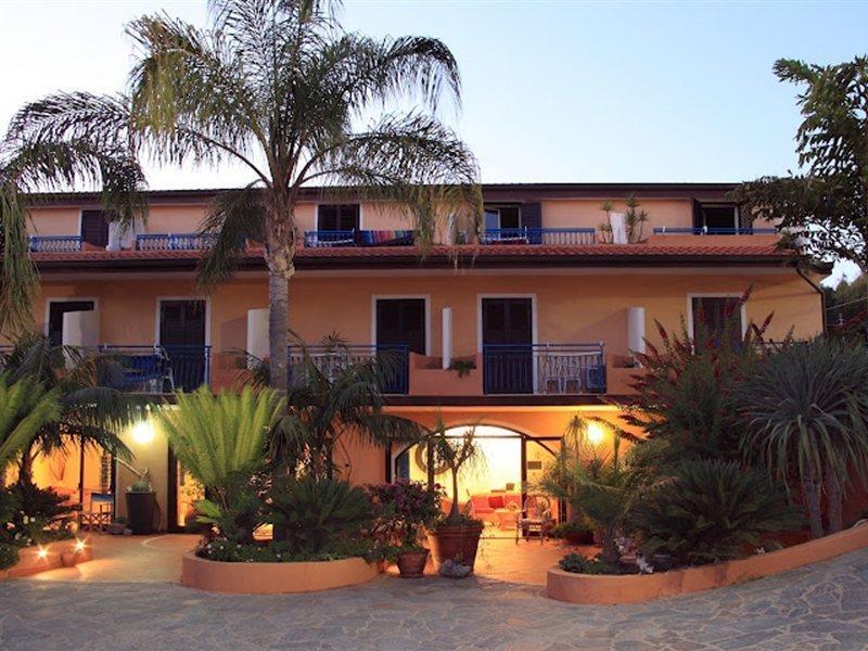 Hotel Grotticelle Capo Vaticano Bagian luar foto