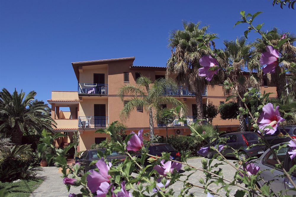 Hotel Grotticelle Capo Vaticano Bagian luar foto