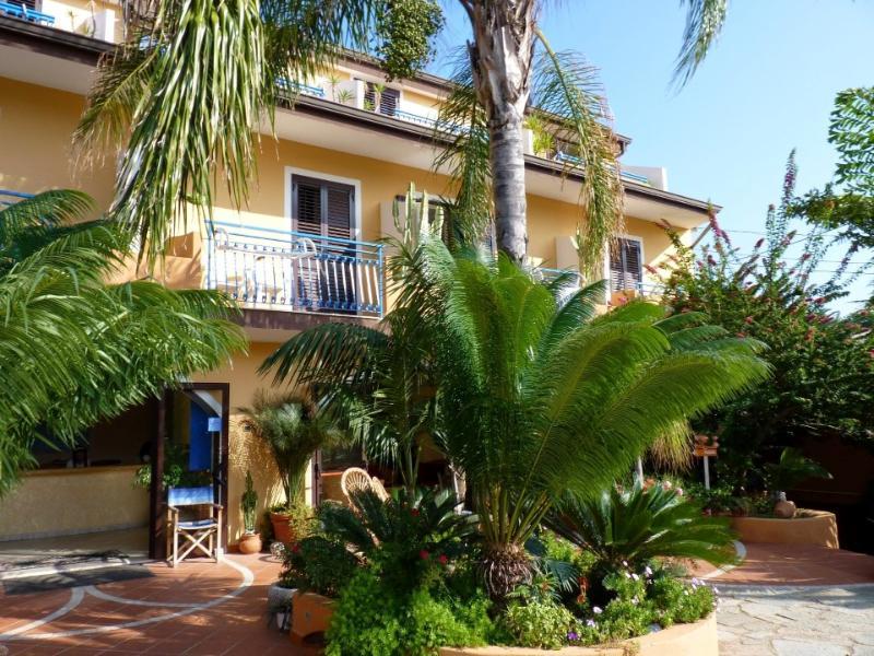 Hotel Grotticelle Capo Vaticano Bagian luar foto