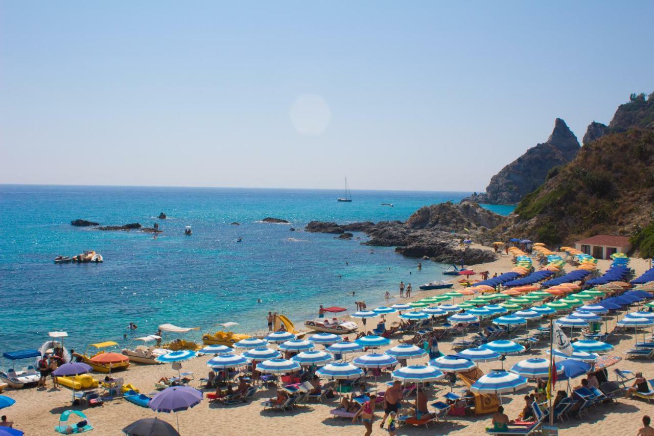 Hotel Grotticelle Capo Vaticano Bagian luar foto