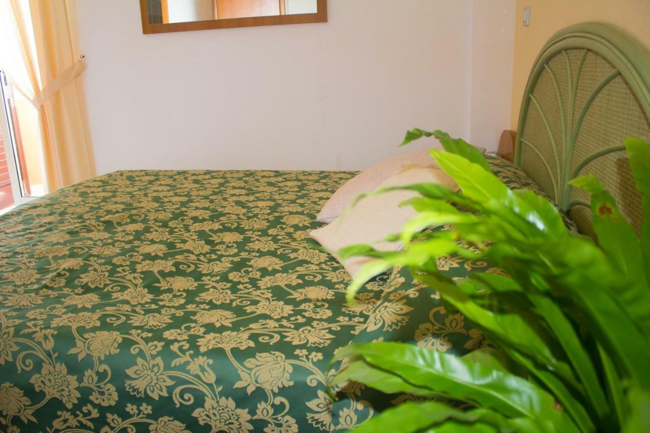 Hotel Grotticelle Capo Vaticano Bagian luar foto